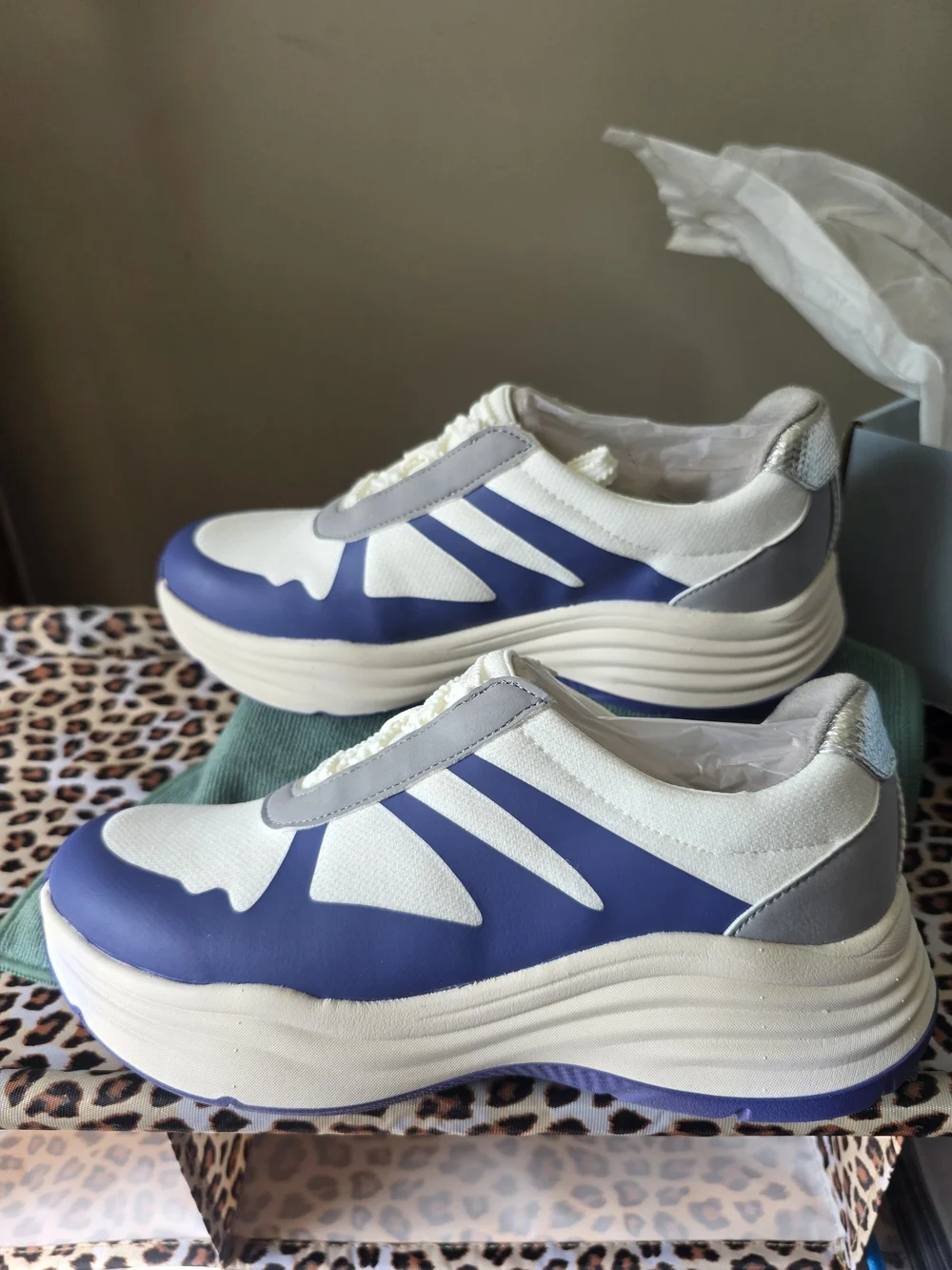 BZees Impulse Blue Slip On Comfort Sneakers Women's 9.5M NIB